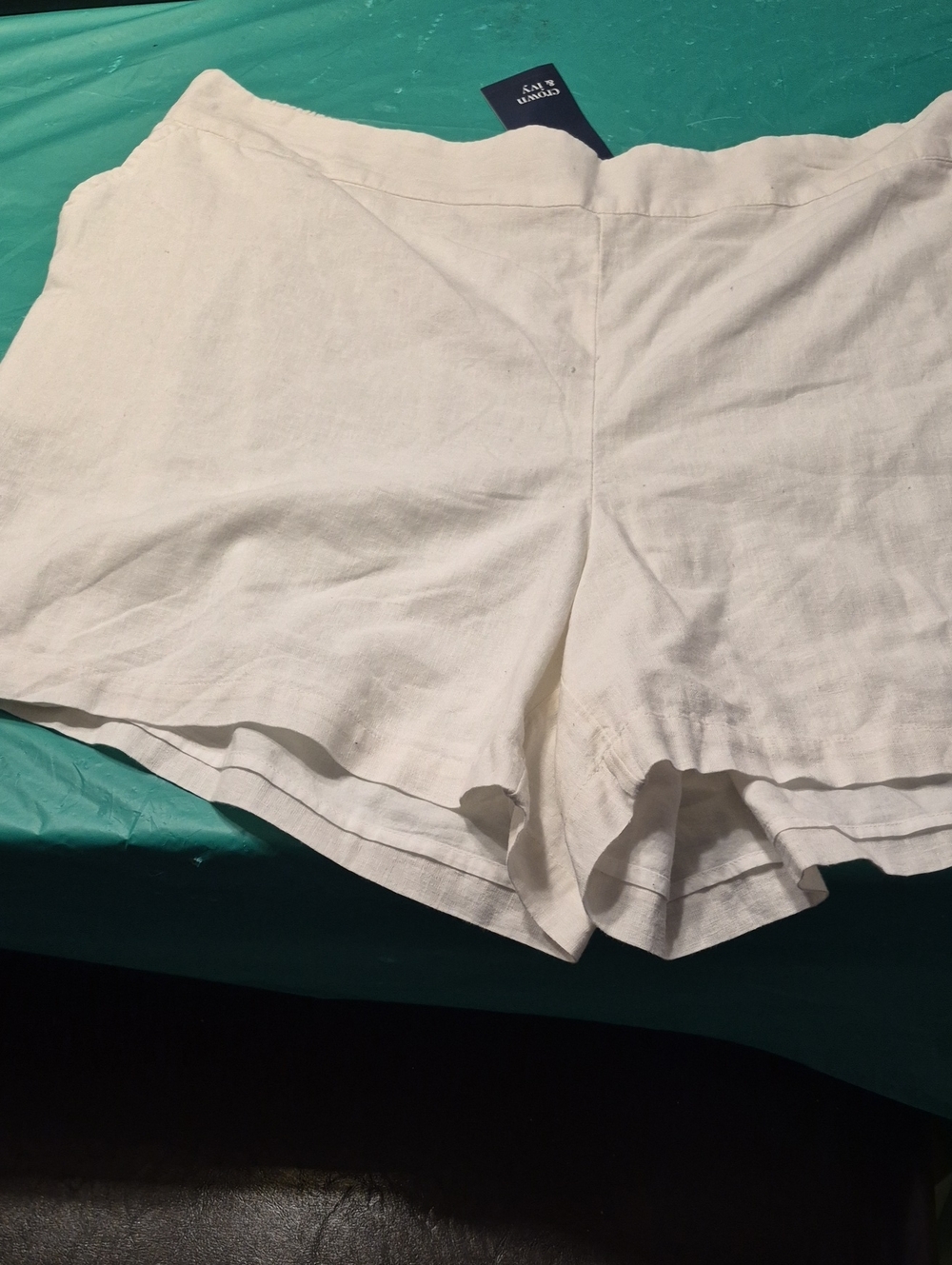 crown & ivy White High-Waist Linen-Blend Shorts